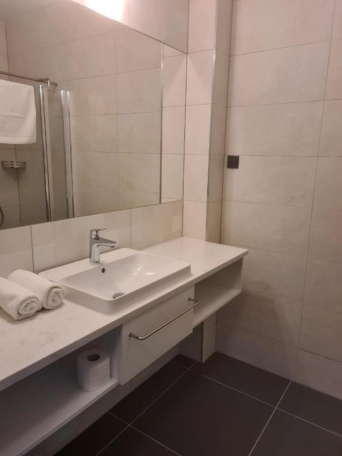 Hotel Port 2000 Тожим Экстерьер фото